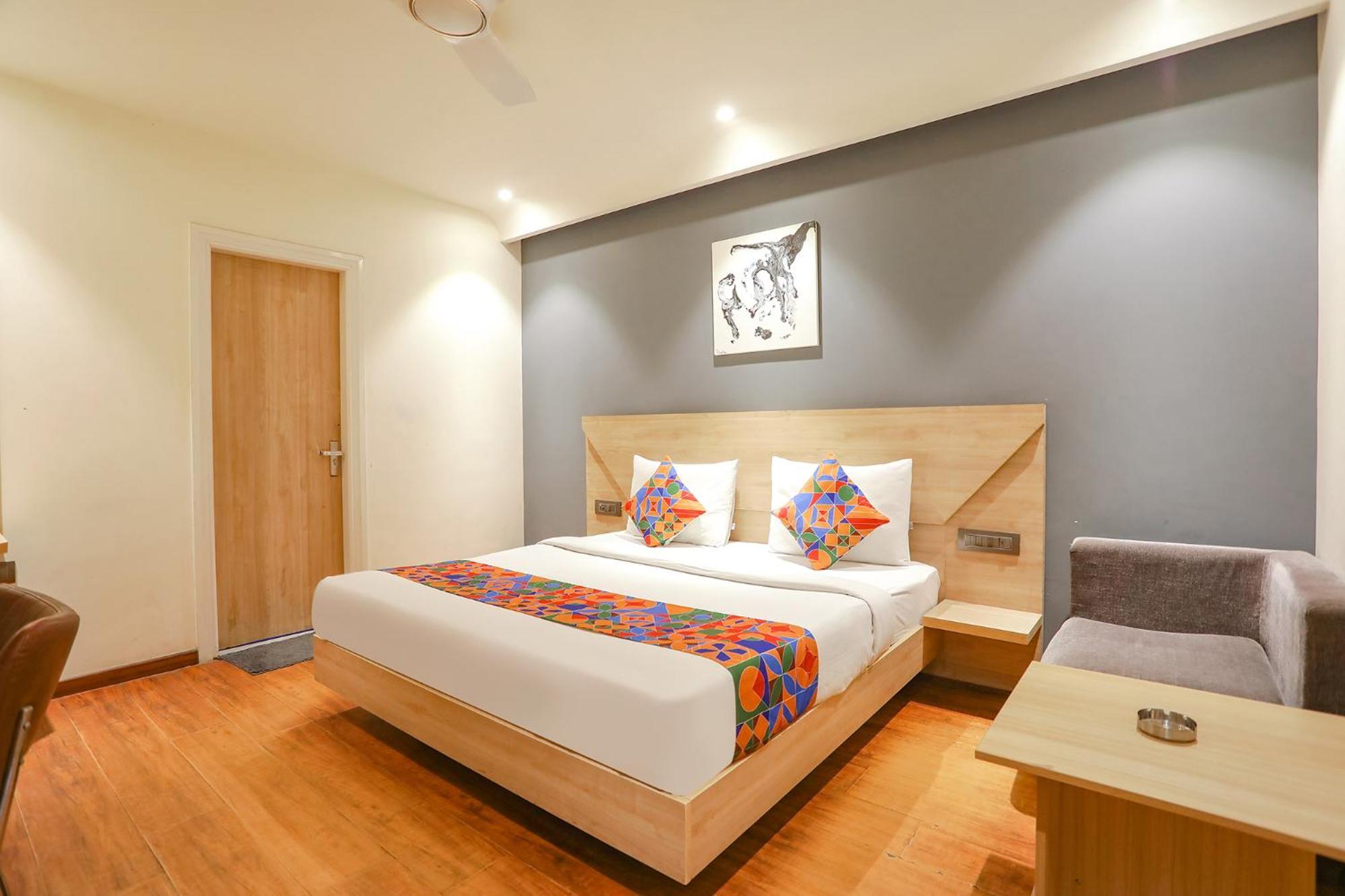 Fabhotel Jhs Studio Gurgaon Exteriör bild